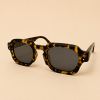 Les lunettes de soleil ovales sans cadre